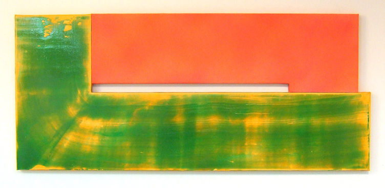 orangekeyovergreenpullonyellowfield